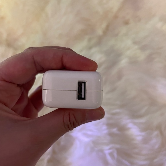 Apple 10W power adapter USB C - Picture 2 of 3